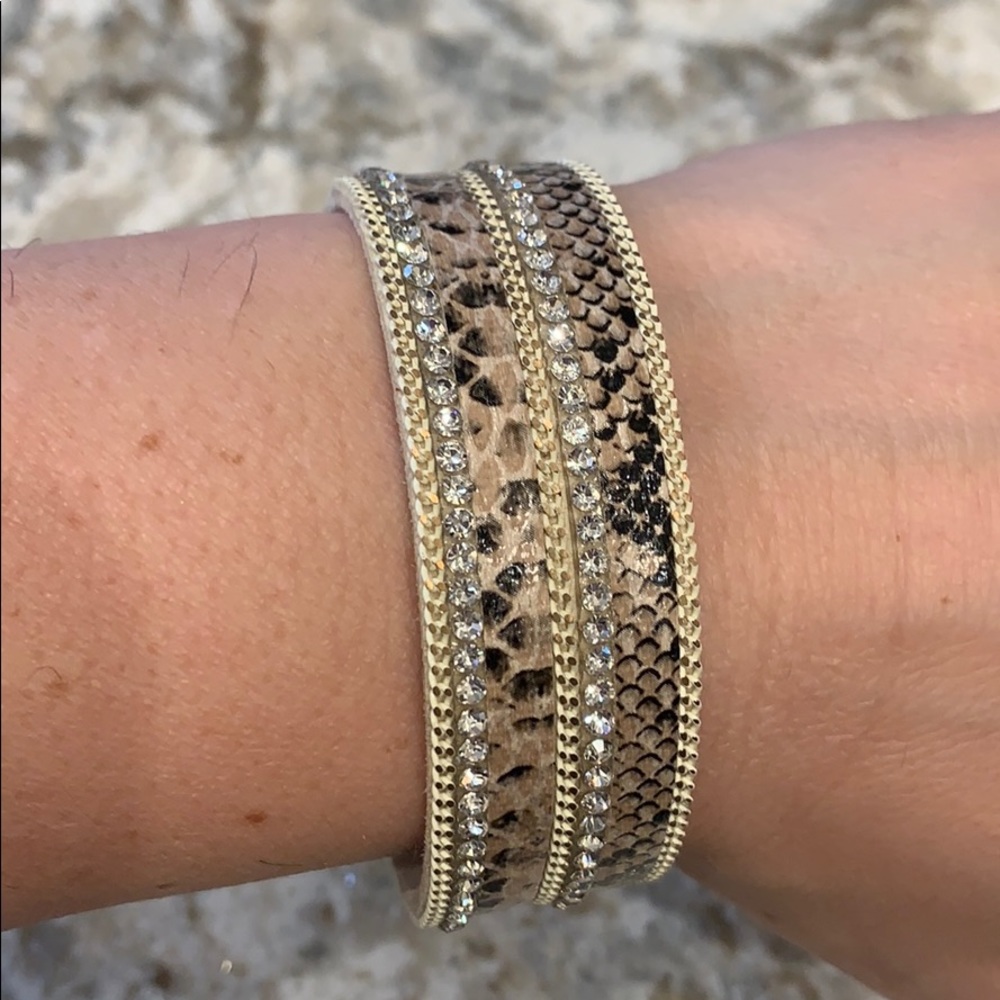 Python Print Leather Magnetic Crystal Bracelet - Picture 8 of 8